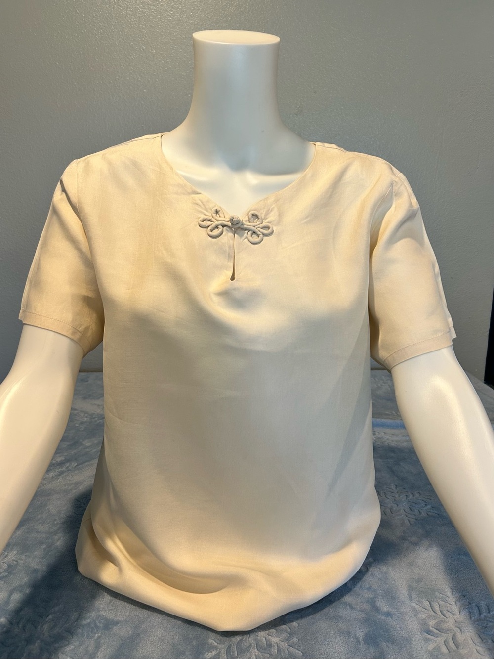 Vintage Anne Carson 100% Silk Cream Frog Knot Blouse Small S